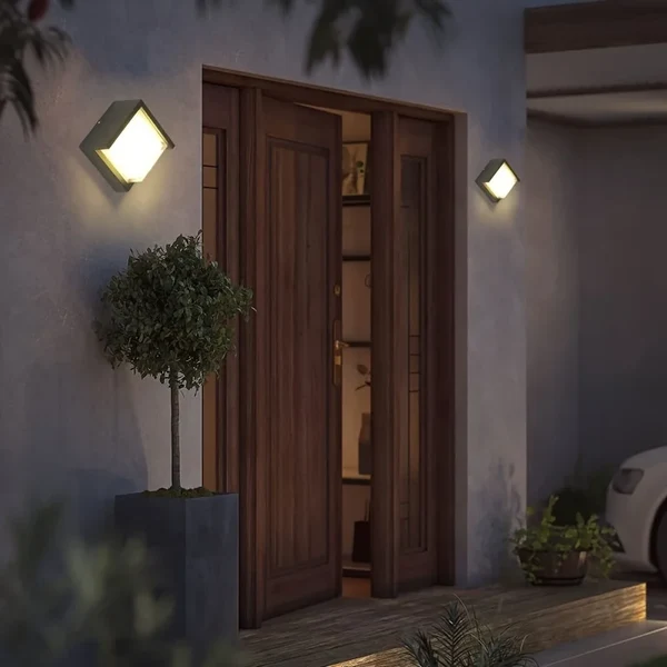 Langlebige LED Wandleuchte für Außenbereich - Wetterfeste und energiesparende Außenbeleuchtung, ideal für Garten und Terrasse Hover Image