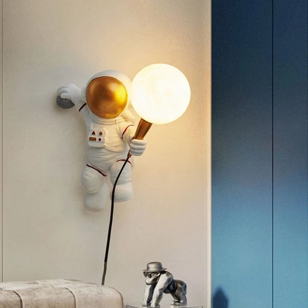 CosmoBuddy Astronaut Wandlampe | Kreatives Design | Resin & ABS | LED Schlafzimmerlicht