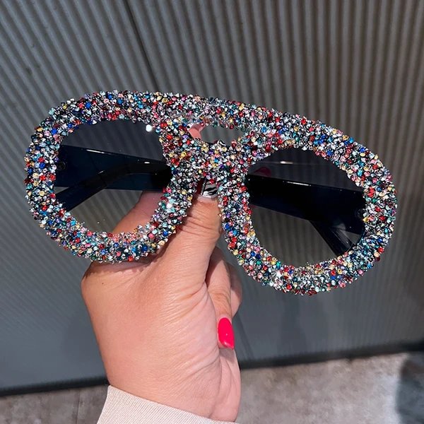 Damen Glitzernde Glamour-Sonnenbrille mit einzigartigem Kristallrahmen