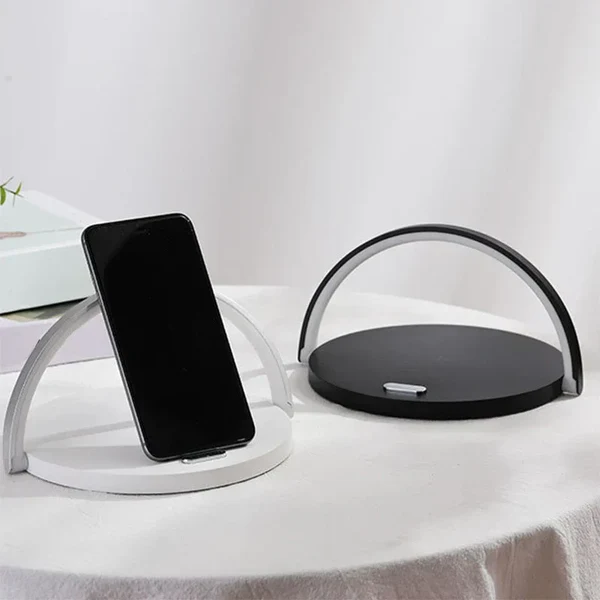 3-in-1 kabelloses Ladegerät, Handyhalter und LED Lampe Hover Image
