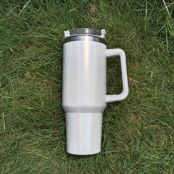 Damen Isolierter Kaffeebecher mit ergonomischem Griff