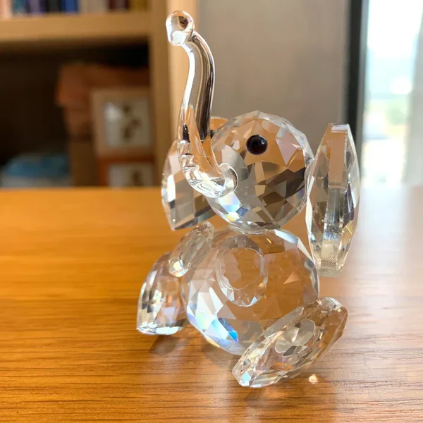 Superniedliche Tierkristallkugelfiguren Hover Image