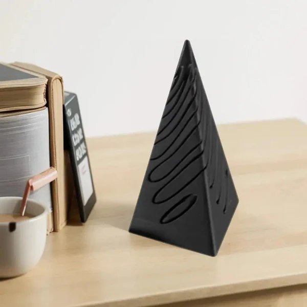 3D-gedrucktes spiralförmiges Kegel-Pyramiden-Spielzeug – Einzigartige visuelle Magie Schreibtischskulptur