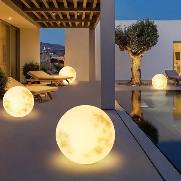 Gartenlampe in Form des Mondes Hover Image