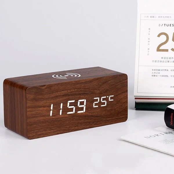 Holz Elektrisches Wecker mit Drahtlosem Ladepad Hover Image