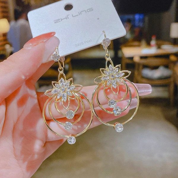 Crystal Lotus Drei Hoop Ohrringe