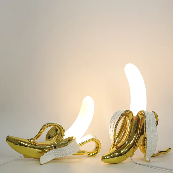 Dekorative Bananenlampe – Moderne Tischleuchte für stilvolle Inneneinrichtung Hover Image