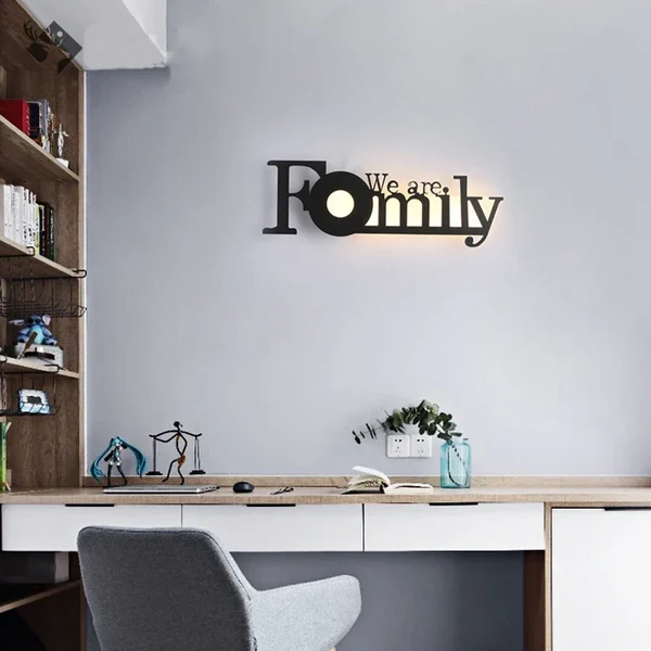 Moderne LED-Buchstabenlampe zur Wandmontage – Dekoratives Licht für Wohn- und Büros Hover Image