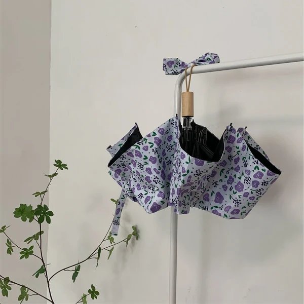 Damen Faltregenschirm mit floralem Design Hover Image