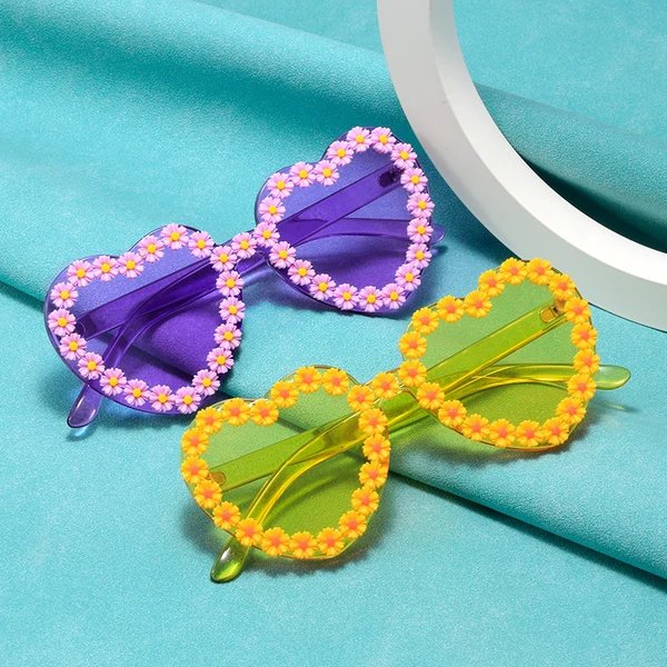Damen Liebesförmige Sonnenbrille mit floralen Verzierungen