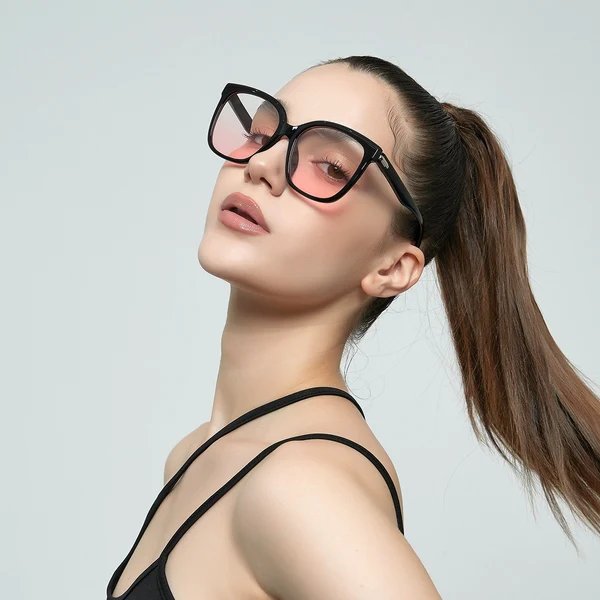 Damen stilvolle quadratische Sonnenbrille mit sanften Gläsern
