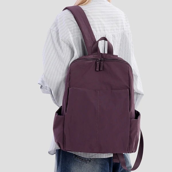 Alltagsrucksack mit Praktischem Raumkonzept Hover Image