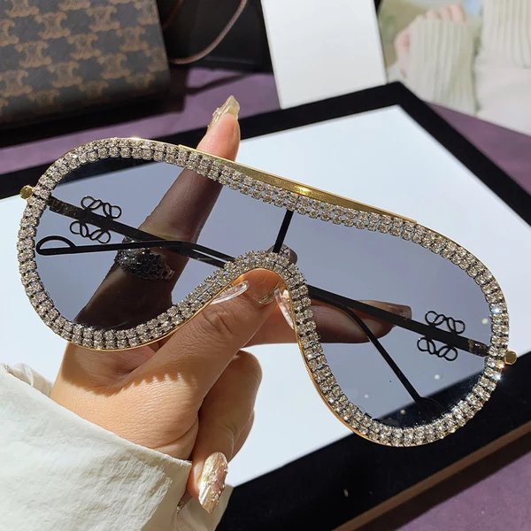 Damen Glamouröse Sonnenbrille mit strassbesetztem Rahmen