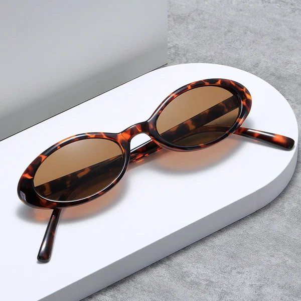 Damen modische Sonnenbrille im zeitgemäßen Ovaldesign