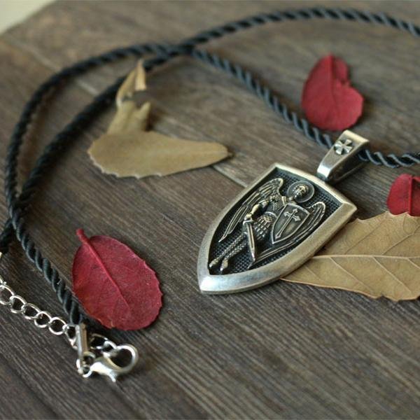 Archangel Charm Halskette Hover Image