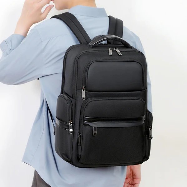 Vielseitiger technologiefreundlicher Rucksack