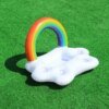 Damen Aufblasbare Regenbogen-Schwimminsel mit integrierten Getränkehaltern