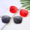 Damen stilvolle oversized Sonnenbrille mit glamourösem Metallrahmen