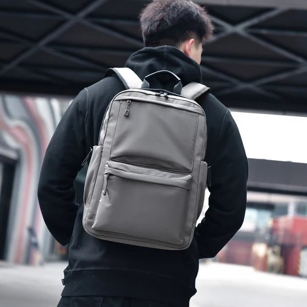 Eleganter Laptop-Rucksack mit Vielen Ablagen und Wasserdichtem Material