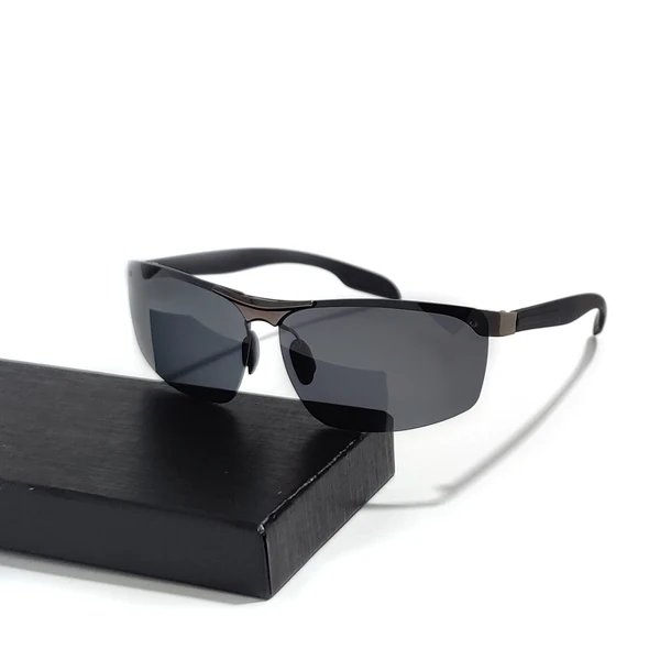 Herren sportliche Sonnenbrille mit ergonomischem Design und UV-Schutz