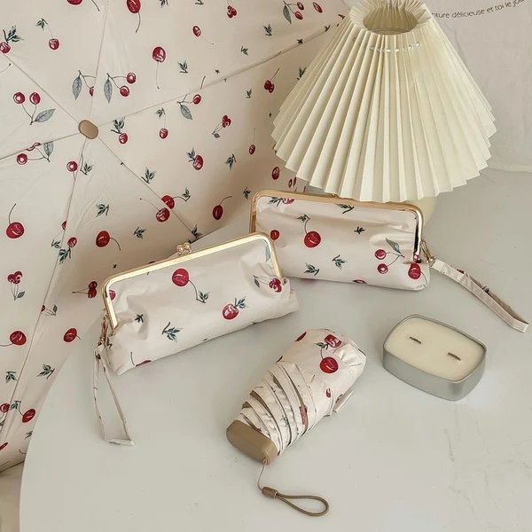 Damen eleganter Faltregenschirm mit floralem Design und praktischem Etui