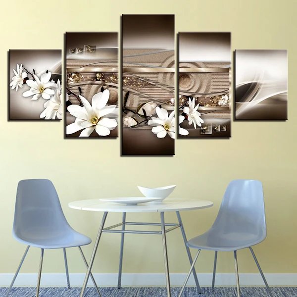 5-teiliges Leinwandbild „Weiße Magnolien mit sandfarbenem Hintergrund“