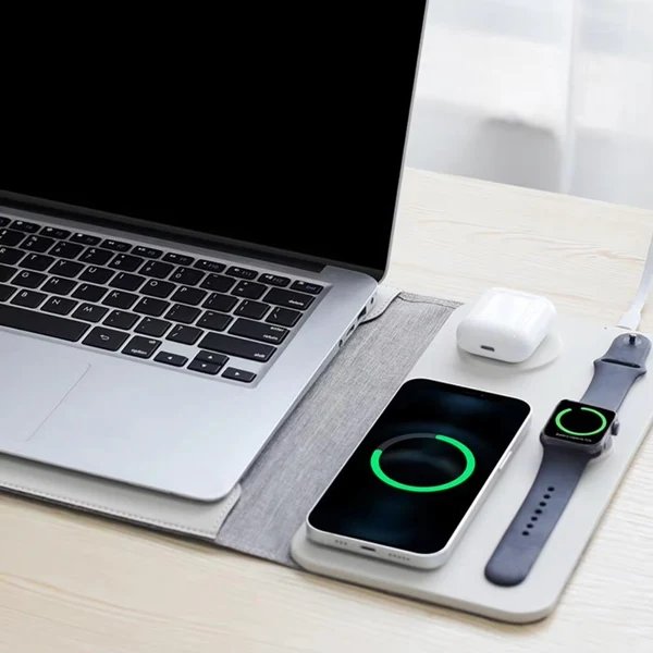 Magnetische 3-in-1-Laptoptasche mit kabelloser Ladefunktion, Mauspad und Schreibtischunterlage