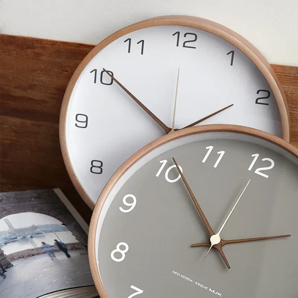 Luxuriöse Wanduhr aus Holz und Glas mit Minimalistischem Design