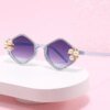 Damen extravagante Sonnenbrille mit glamourösen Perlendetails