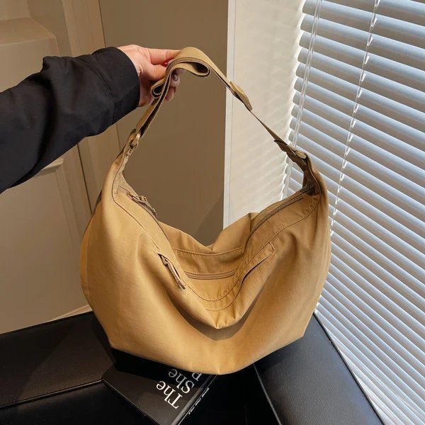 Zeitgenössische Schultertasche