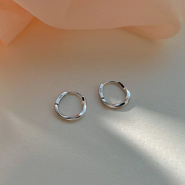 Modische und Elegante Creolen Aus Hochwertigem Metall