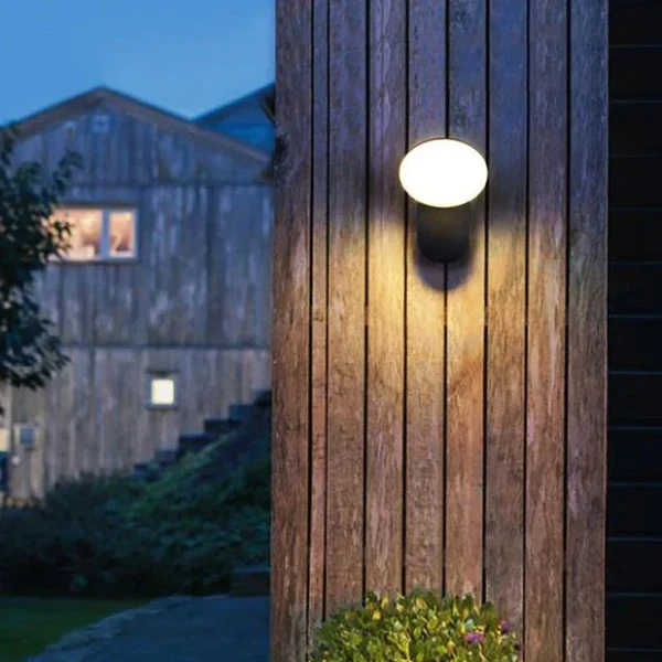 Moderne LED Verandaleuchte mit Bewegungsmelder - Wasserdichte Außenbeleuchtung, energiesparend, ideal für Terrasse und Eingang