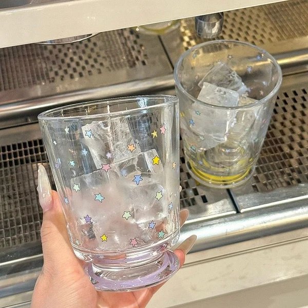Trinkglas mit Bunten Sternen-Dekor
