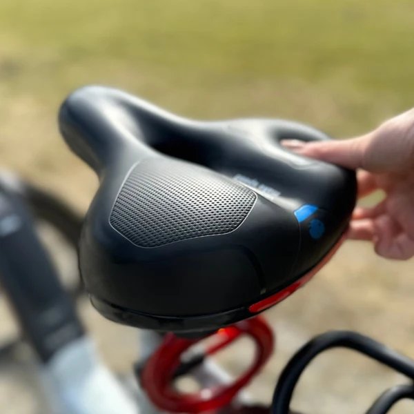 CloudComfort Pro Fahrradsattel | Druckentlastender Memory-Schaum | Schwarz Hover Image