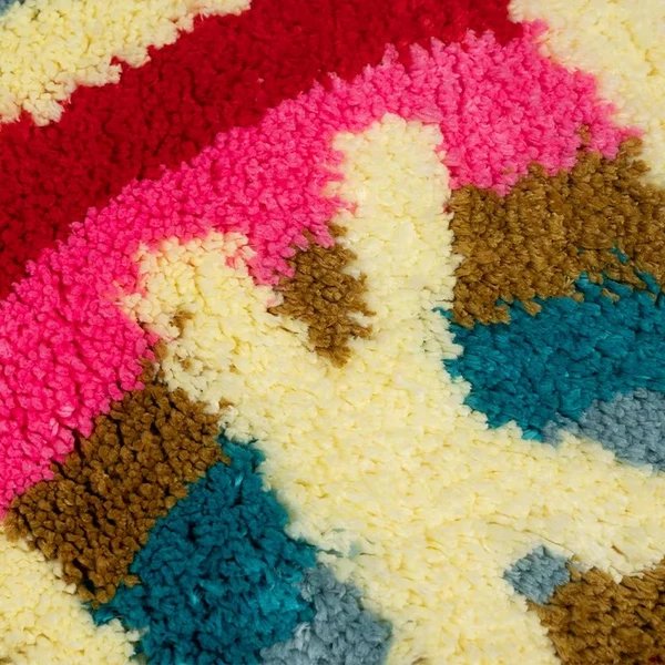 Bunte, rutschfeste Mikrofaser-Badematte „Get Naked“ – saugfähig und unterhaltsam für Kinder und Erwachsene Hover Image