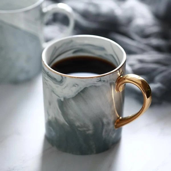 Goldrandige Marmor Kaffeetasse