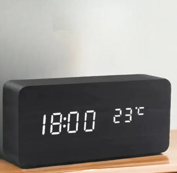 WoodSense LED-Holzuhr – Sprachgesteuert & Stilvoll für jeden Raum Hover Image