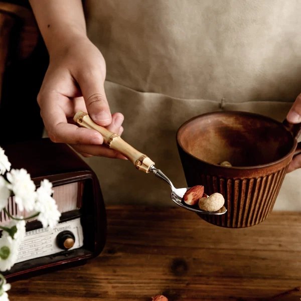 BambooElegance – Luxus Besteckset mit Bambusakzenten Hover Image
