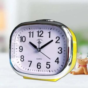 Stille Nachttischuhr – Wecker mit Nachtlicht und Schlummertaste Hover Image