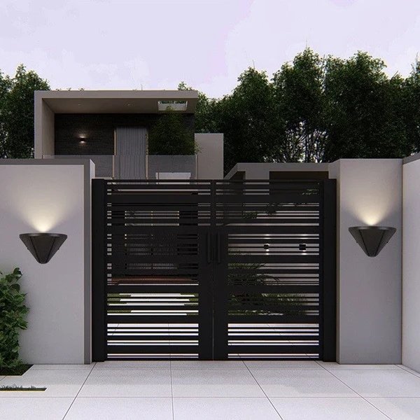 Moderner minimalistischer wasserdichter dreieckiger Halbring-Druckguss-Aluminium-PC-LED-Wandlicht für Außenpatio