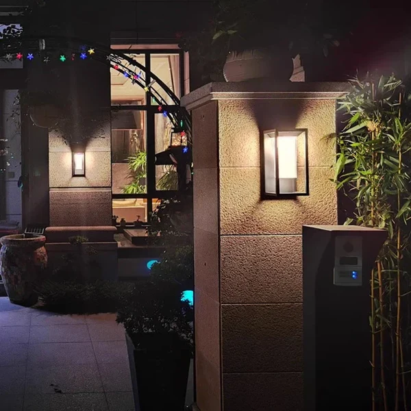 Moderne LED Wandleuchte für den Außenbereich - LumaLine, Energieeffizient und Stilvoll, Ideal für Garten und Terrasse Hover Image