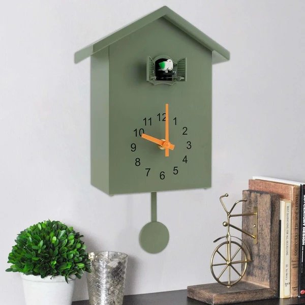 Zeitgenössische Kuckucksquarz-Wanduhr Hover Image
