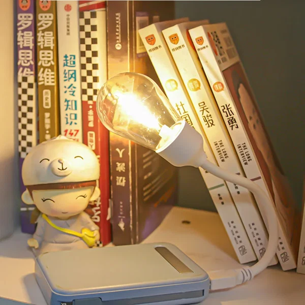 USB LED Rotierende Nachtlampe – Flexibles Leselicht für unterwegs Hover Image