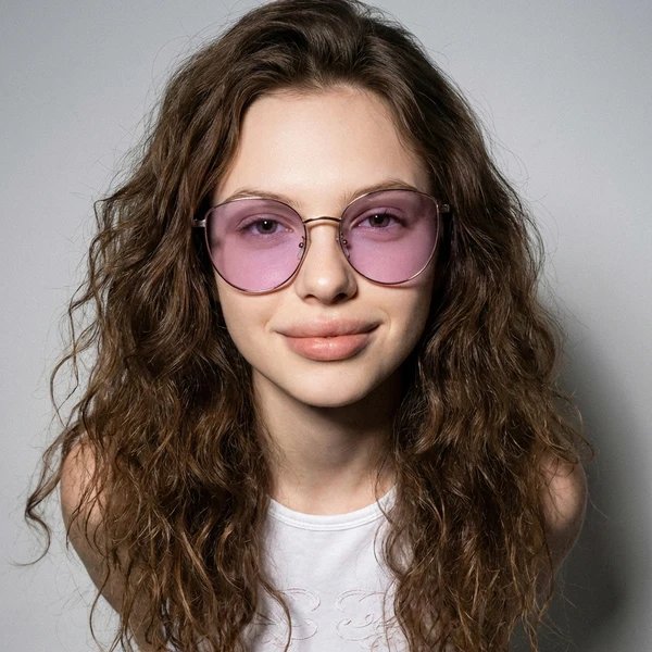 Damen geometrische Sonnenbrille mit schmalem Metallrahmen