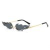 Damen extravagante Sonnenbrille im kreativen Flammendesign