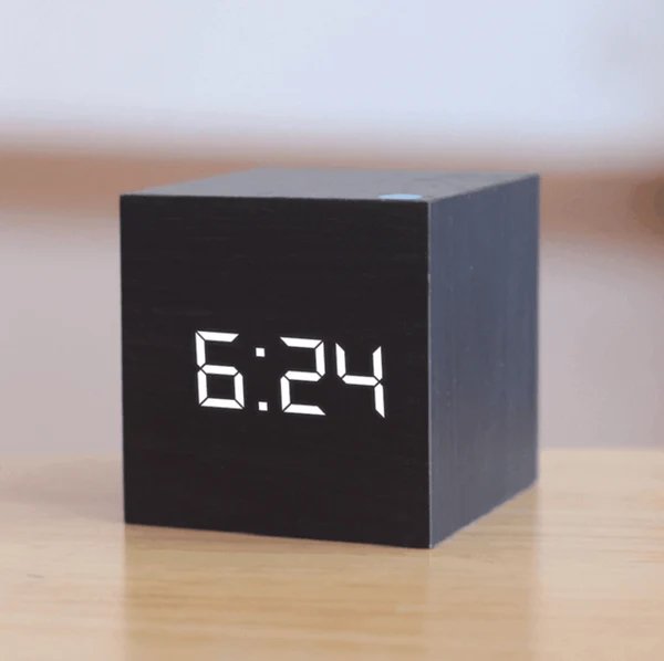Digitale Holz-LED-Uhr