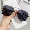 Damen moderne Piloten-Sonnenbrille mit gradienten Gläsern und dünnem Metallrahmen