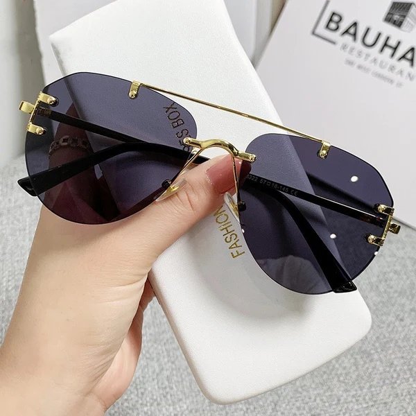 Damen moderne Piloten-Sonnenbrille mit gradienten Gläsern und dünnem Metallrahmen