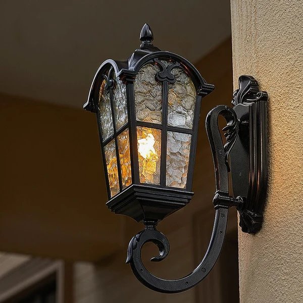 Zeitgenössische nordische Aluminium-Glas gebogene quadratische 1-Licht Wandlampe für außen Hover Image