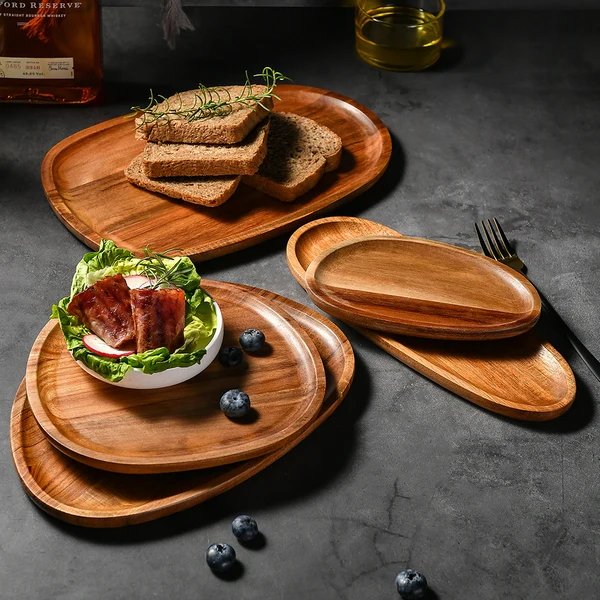 Elegante Holzservierplatte mit Ergonomischem Design